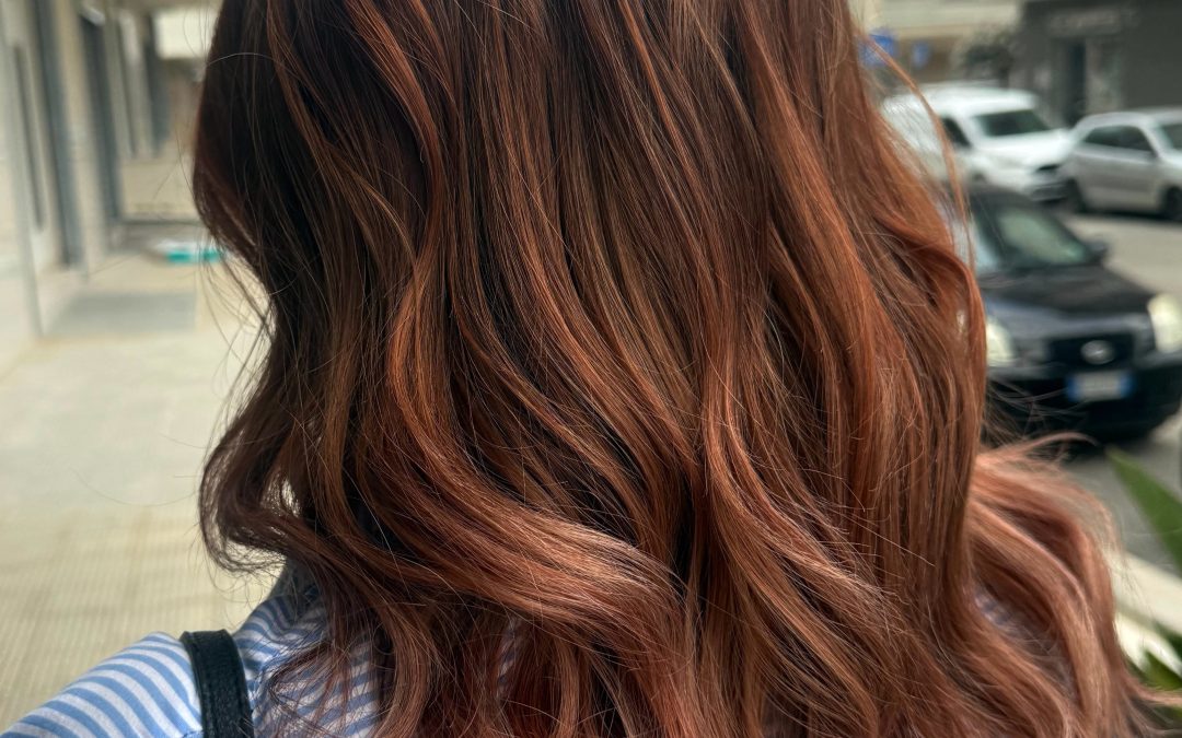 Tendenze capelli autunno 2026: i colori caldi scelti in atelier